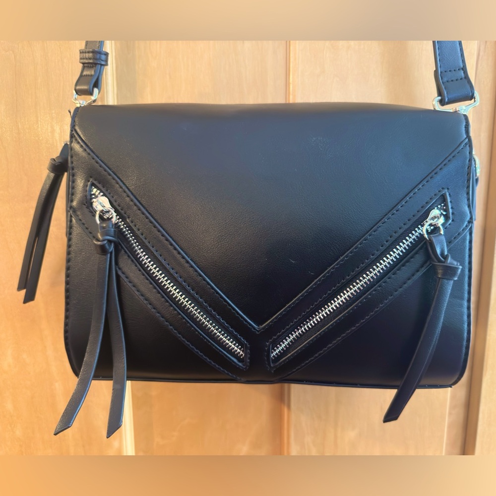 👛 Urban Expressions beautiful versatile black shoulder bag zippered detail